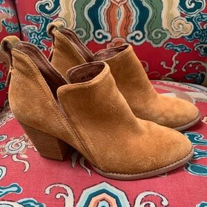 Jeffery Campbell tan suede booties new without tags. Size 9